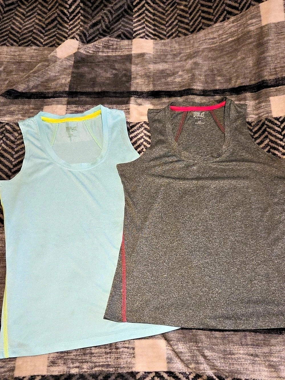 Everlast Two Tank Tops in Blue & Gray Size Medium